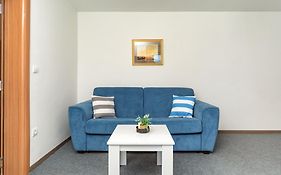 Mika'S Seaview Apartments